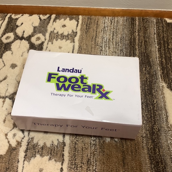 Women’s Slip-Resistant Nurse Clogs - Picture 9 of 9